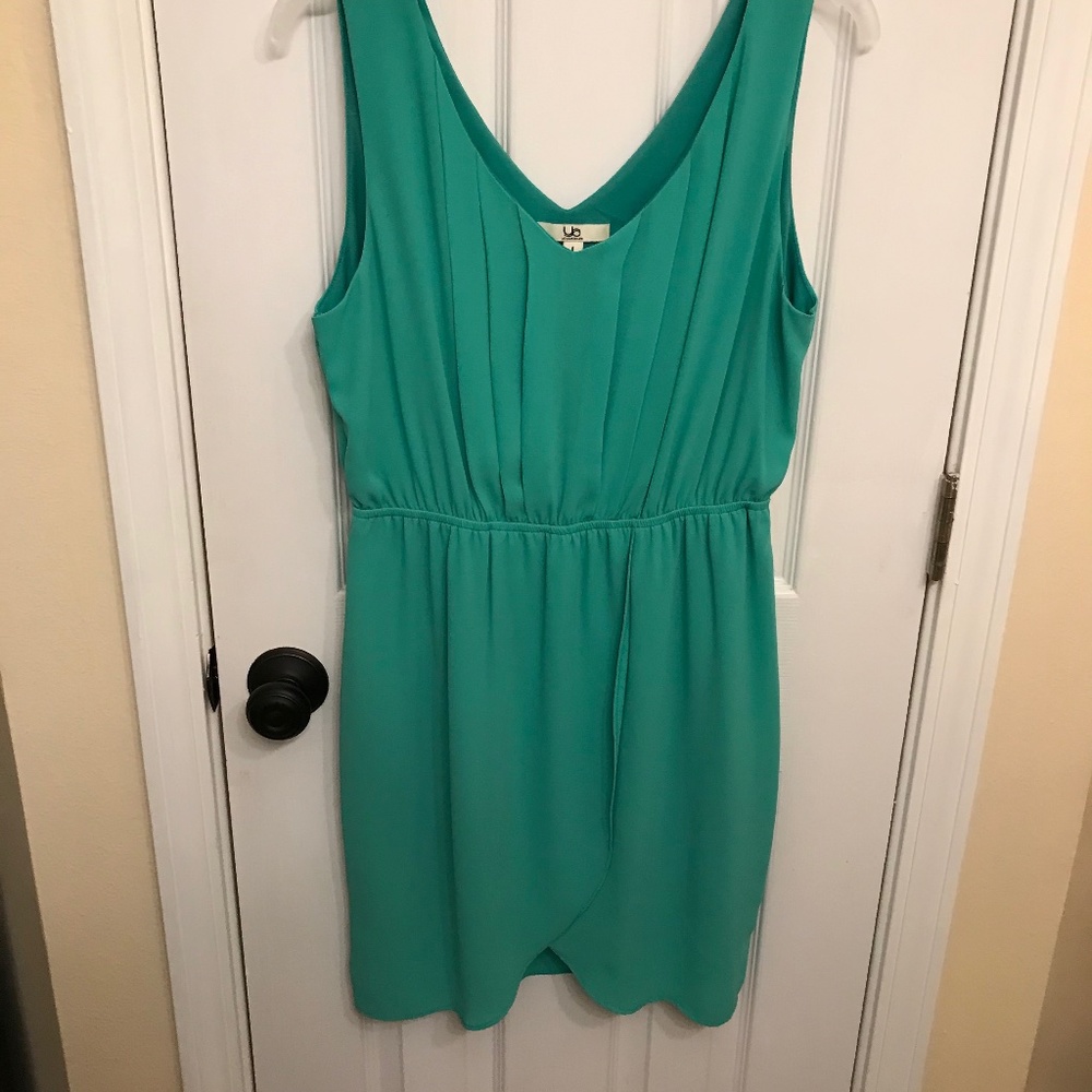 Green knee length dress